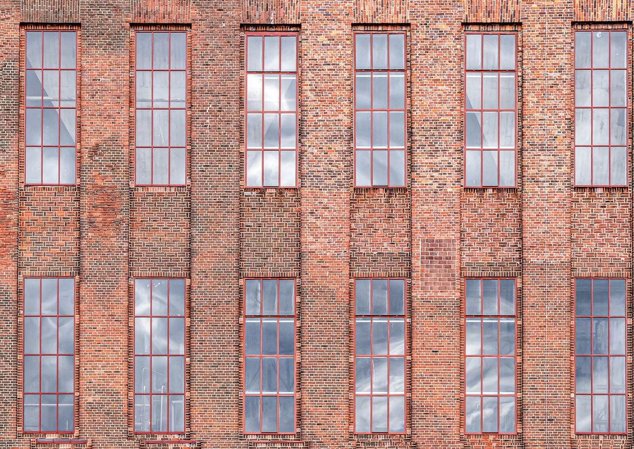 Masonry lintel above a window opening